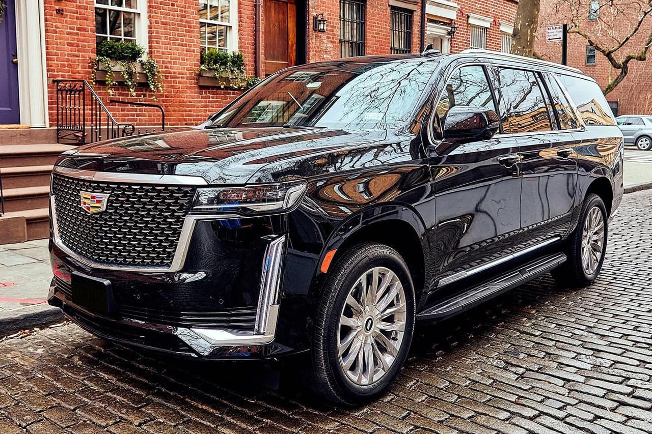Unveiling the Hidden Gems of NYC with a Limousine Service