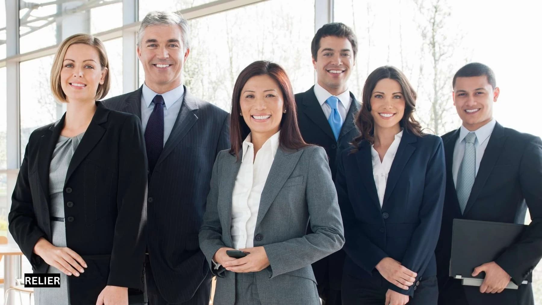 5 Reasons To Consider Transporting Event Attendees With A Luxury Limousine